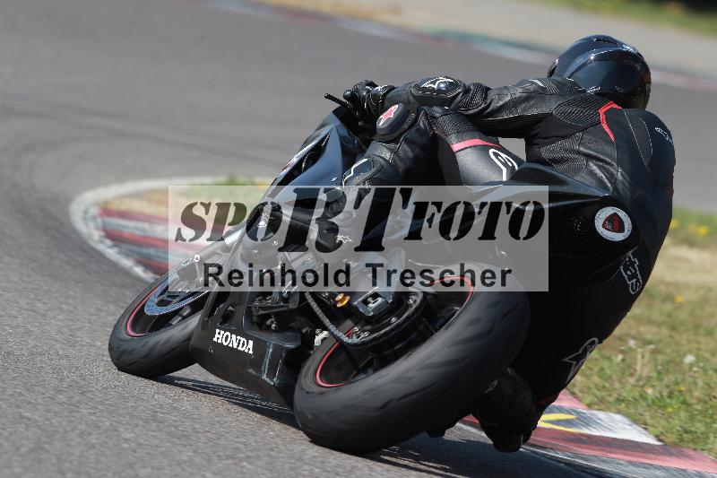 /Archiv-2022/12 22.04.2022 Discover the Bike ADR/Race 3/backside